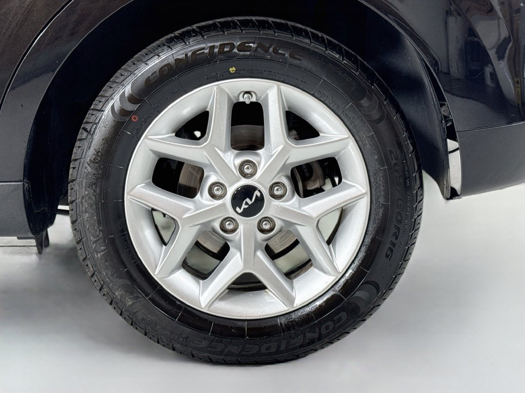 Used 2023 Kia Soul LX w/ LX Technology Package FWD image 10