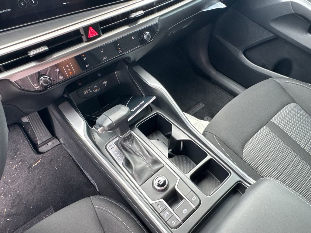 New 2025 Kia Sorento LX image 30