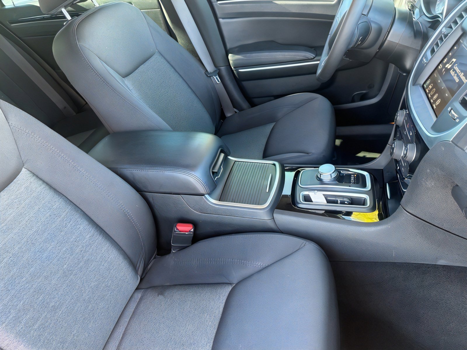 Used 2023 Chrysler 300 Touring w/ Sport Appearance Package image 9