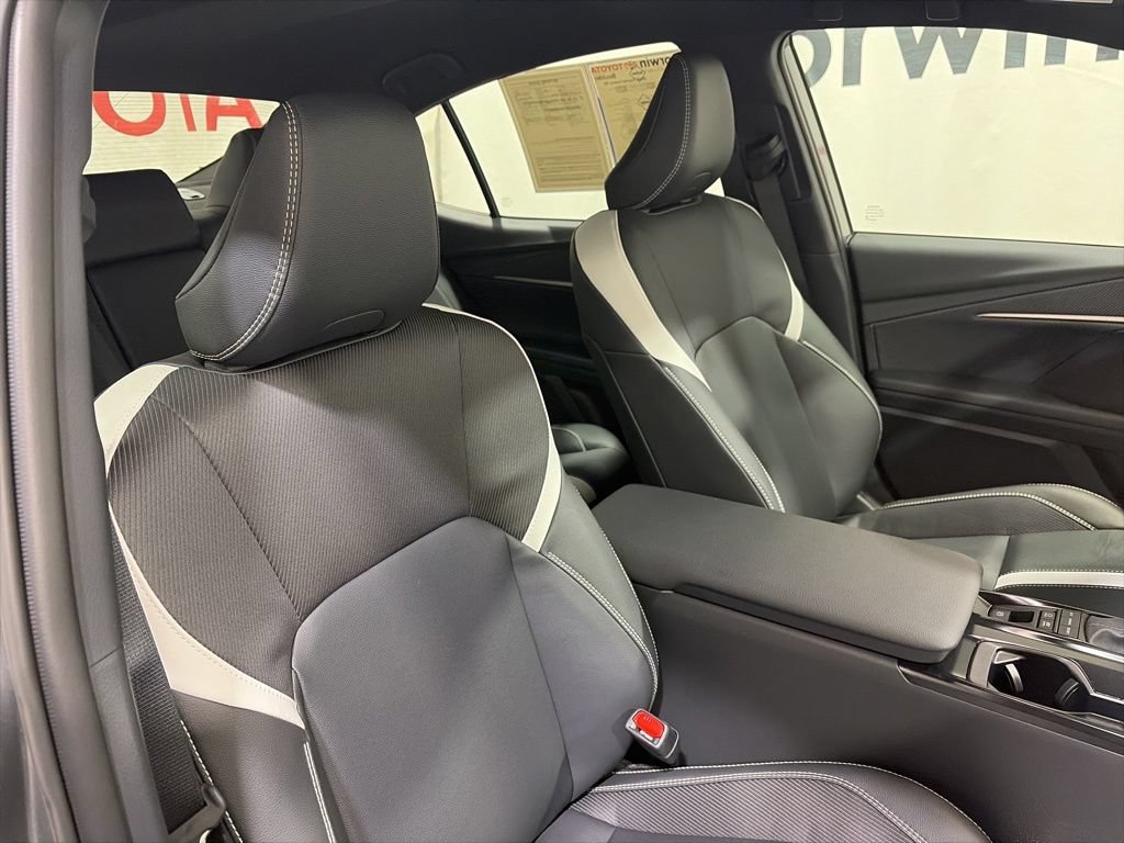 Used 2026 Toyota Camry SE FWD image 14
