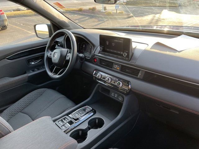 Used 2025 Honda Pilot Sport image 8