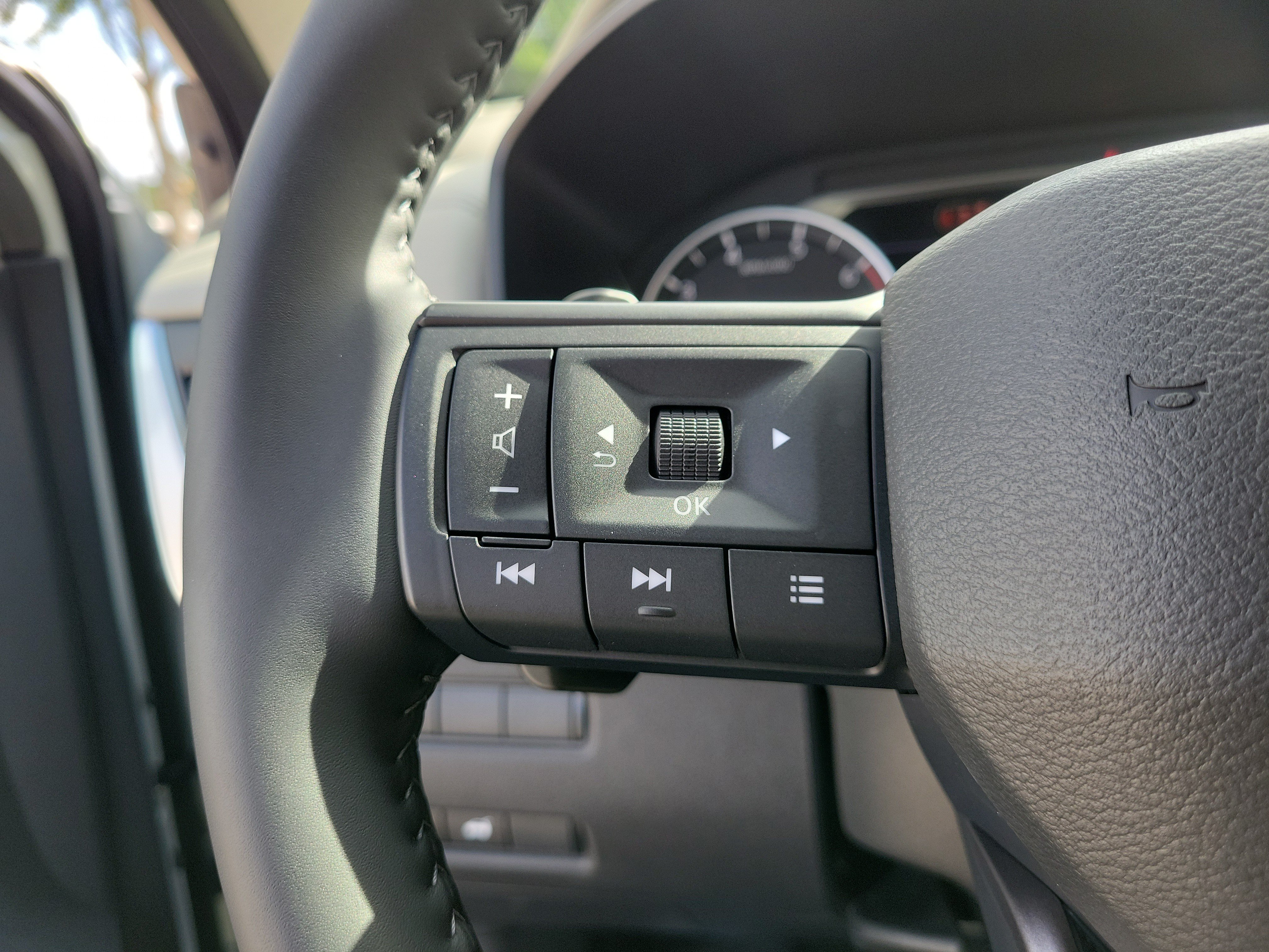 Certified 2026 Nissan Rogue Dark Armor AWD/4WD image 23