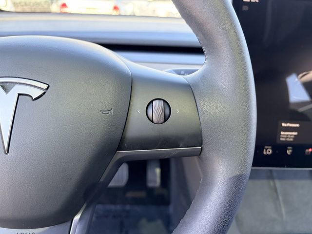 Used 2023 Tesla Model 3 Standard Range image 9
