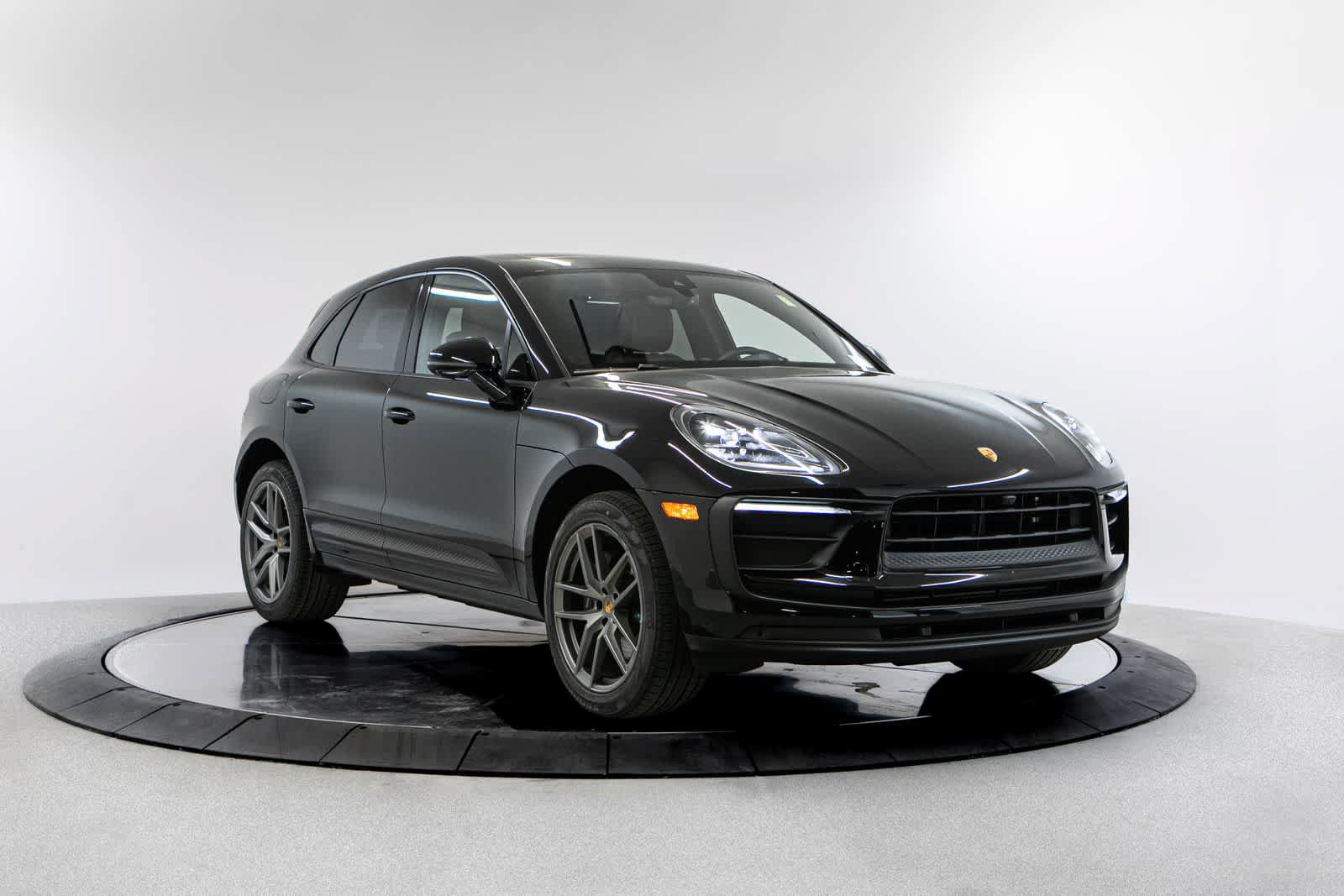 Certified 2022 Porsche Macan AWD/4WD image 9