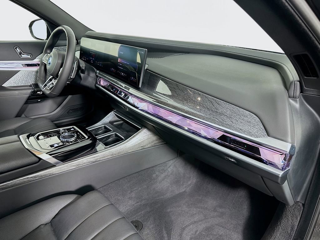 Used 2025 BMW 750e xDrive AWD/4WD image 29