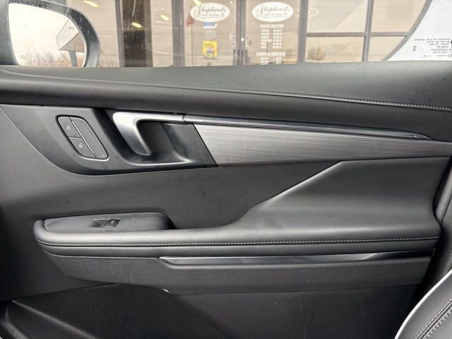 Used 2025 Buick Enclave Preferred AWD/4WD image 26