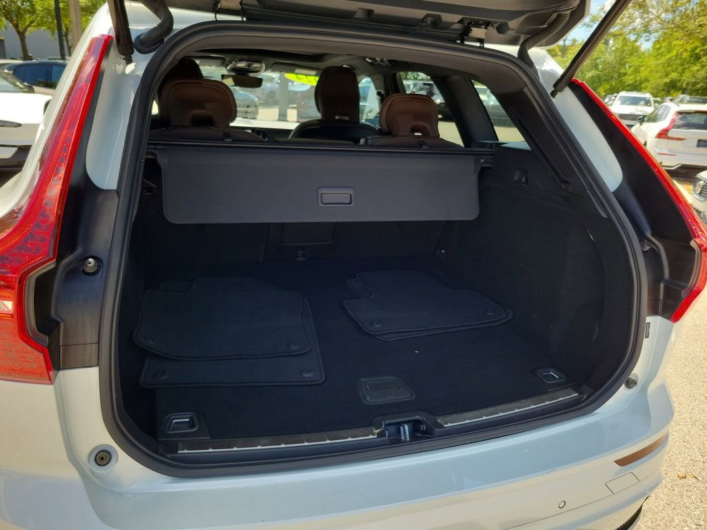 Certified 2024 Volvo XC60 B5 Plus AWD/4WD image 14