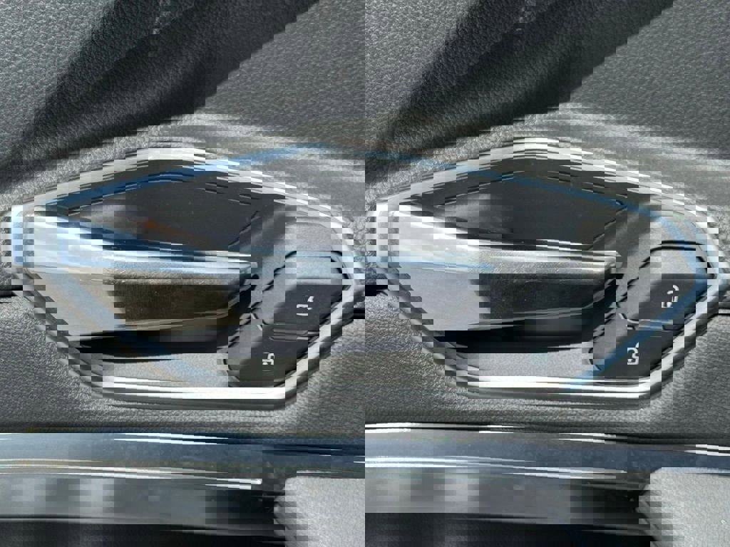 Used 2019 Audi e-tron Premium Plus image 16