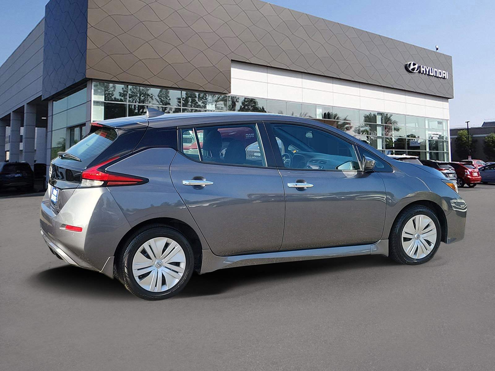 Used 2025 Nissan Leaf S FWD image 2