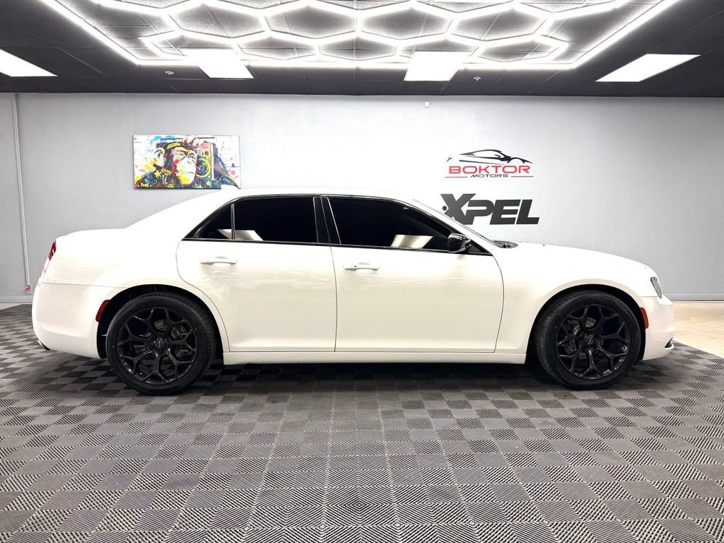 Used 2019 Chrysler 300 Touring w/ Sport Appearance Package RWD image 16