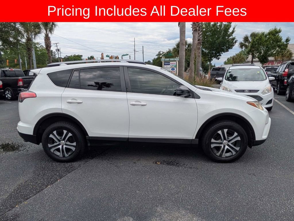 Used 2018 Toyota RAV4 LE FWD image 4