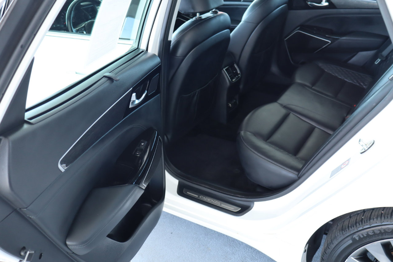 Used 2018 Kia Cadenza Limited image 30