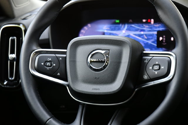 Certified 2023 Volvo XC40 B5 Plus w/ Driver Assist Package AWD/4WD image 25