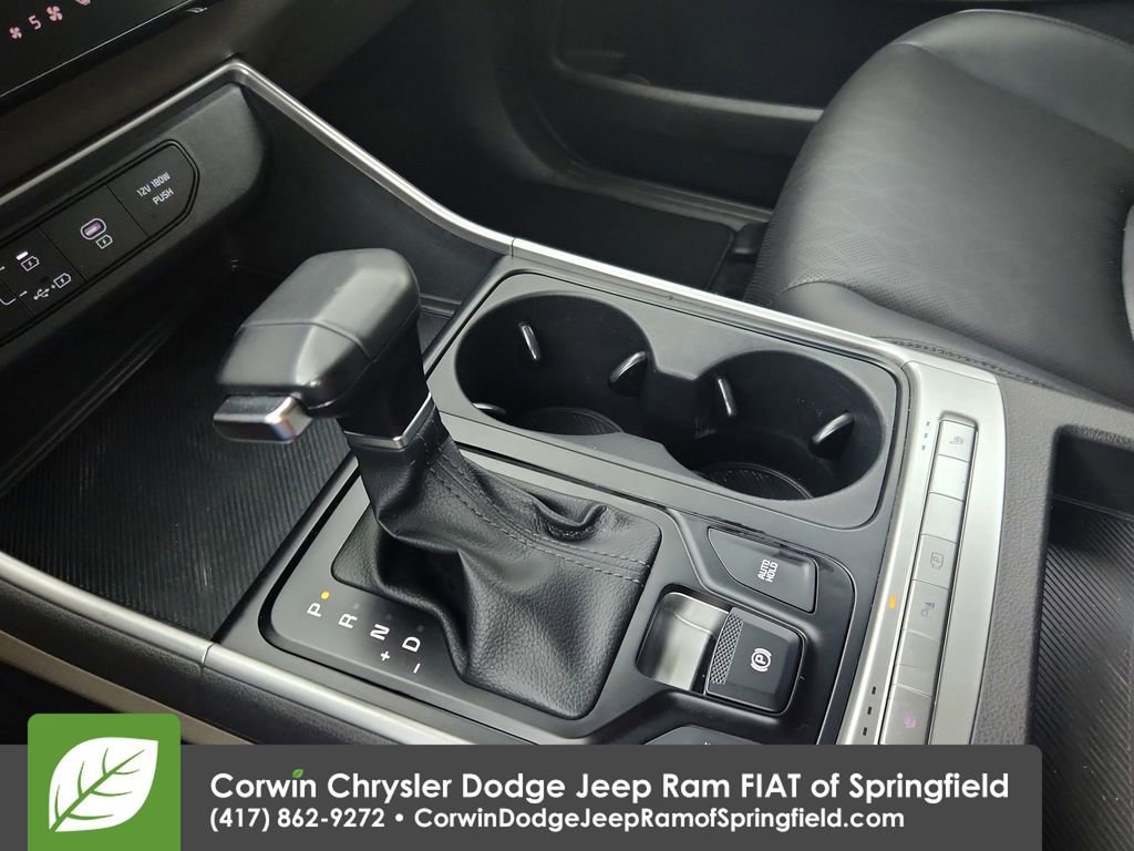 Used 2025 Kia Carnival FWD image 27