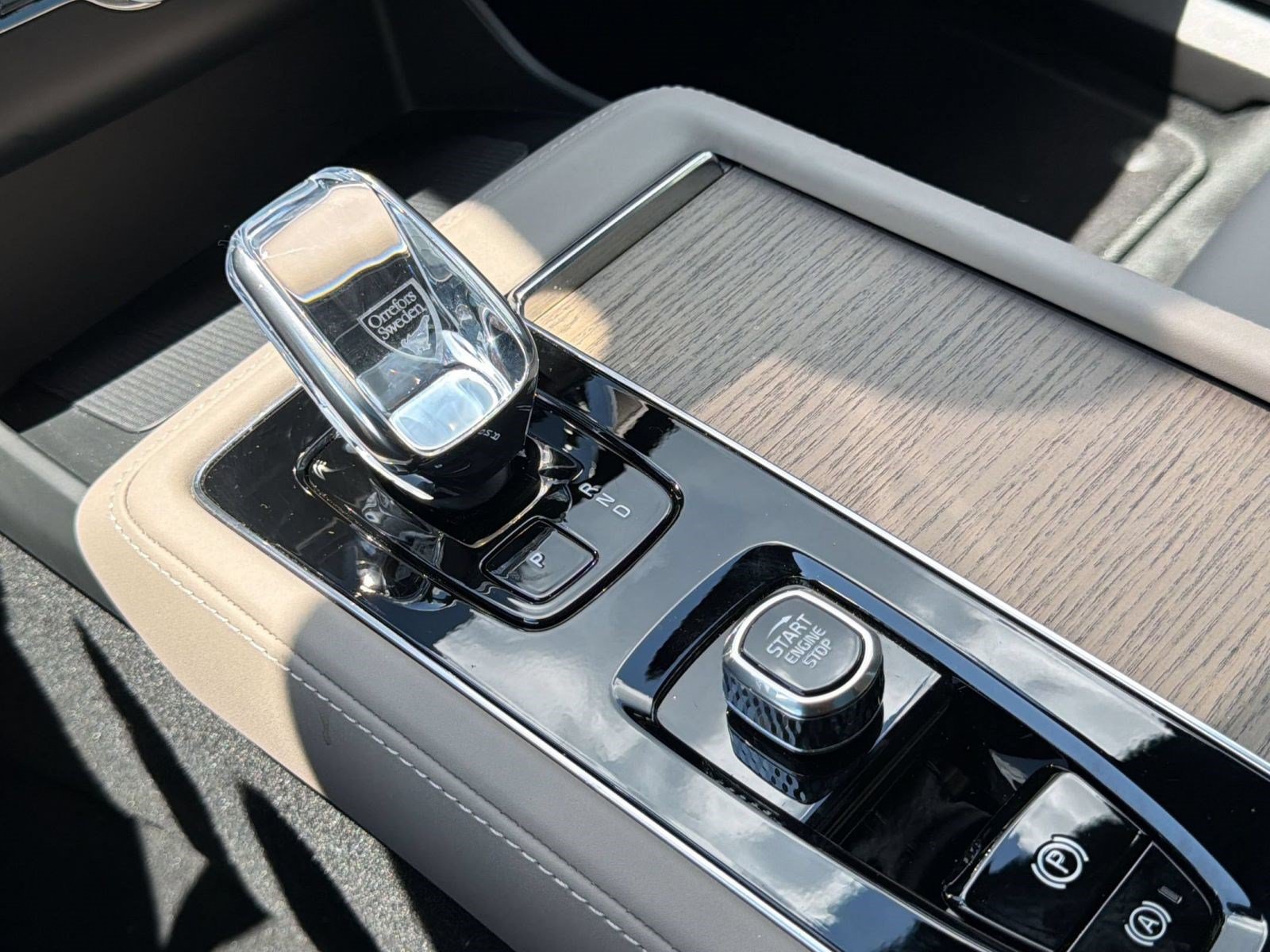 Certified 2025 Volvo XC90 B6 Core AWD/4WD image 17