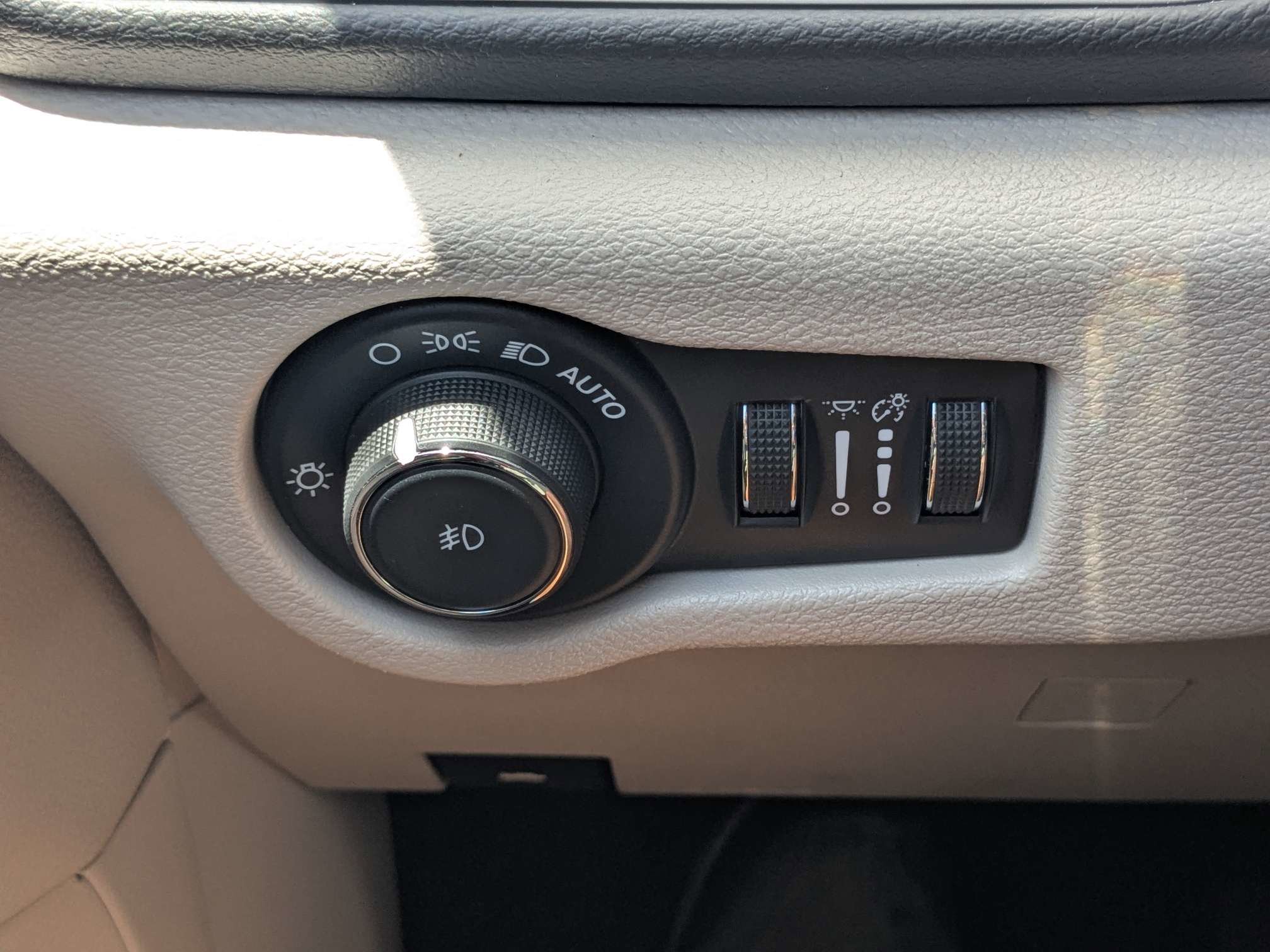 Used 2024 Chrysler Pacifica Touring-L FWD image 31