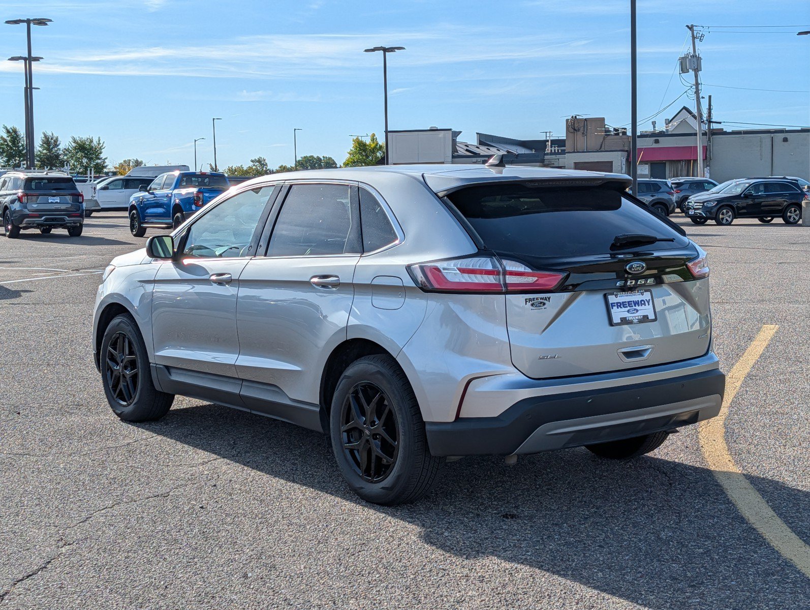 Used 2024 Ford Edge SEL AWD/4WD image 3