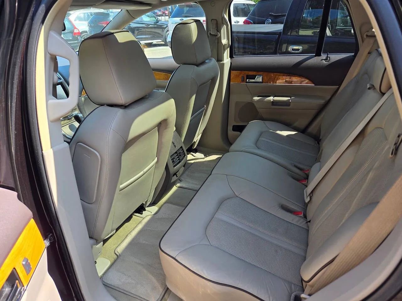 Used 2015 Lincoln MKX AWD w/ Equipment Group 102A image 4