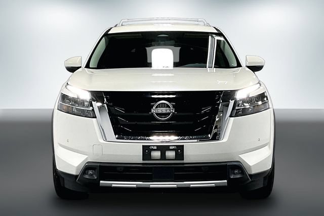 Used 2023 Nissan Pathfinder SL AWD/4WD image 2