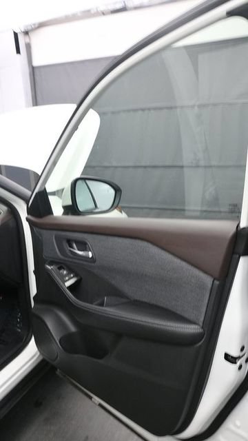 Used 2023 Nissan Rogue SV AWD/4WD image 14
