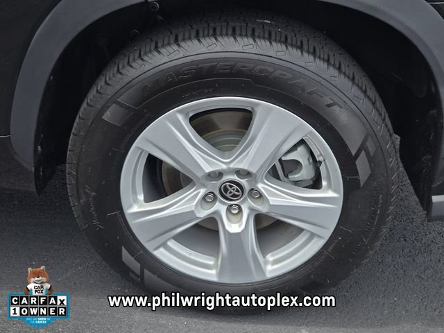 Used 2021 Toyota Highlander L FWD image 14