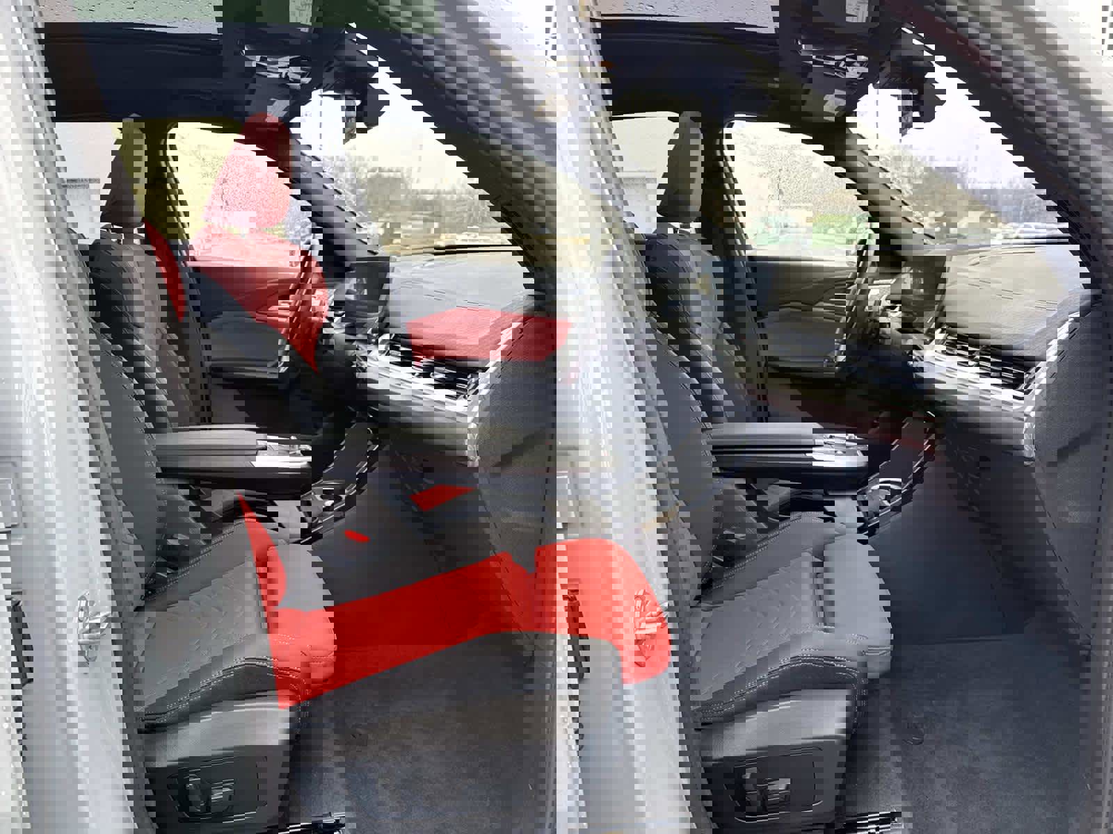 Used 2025 BMW X2 xDrive28i w/ Premium Package image 16