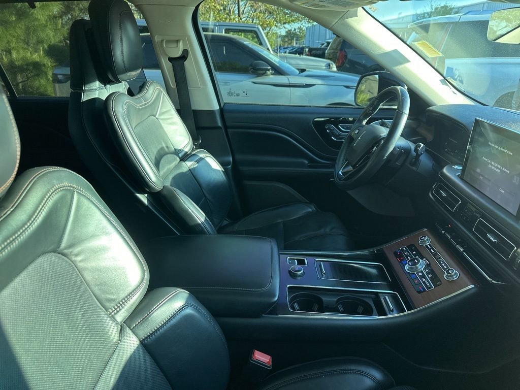 Used 2020 Lincoln Aviator Reserve w/ Equipment Group 202A image 3