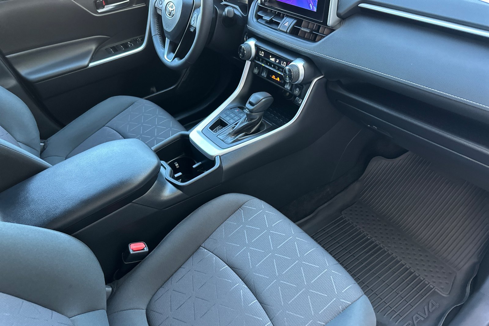 Used 2024 Toyota RAV4 XLE w/ Convenience Package AWD/4WD image 16