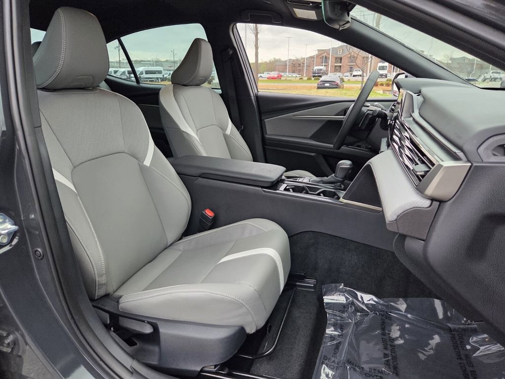 Used 2025 Toyota Camry SE image 13