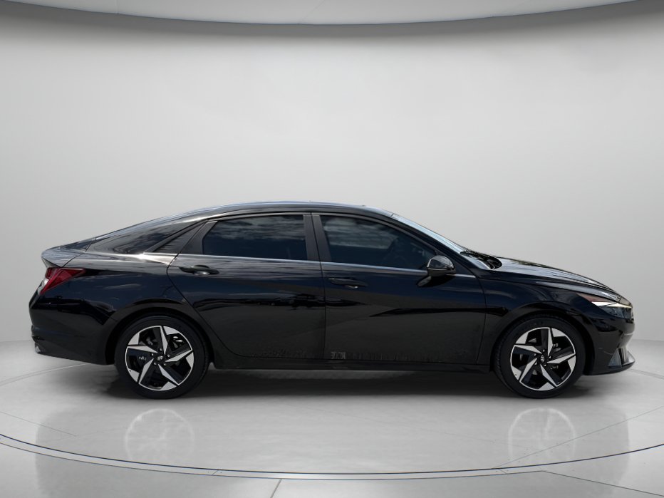 Used 2023 Hyundai Elantra Limited FWD image 2