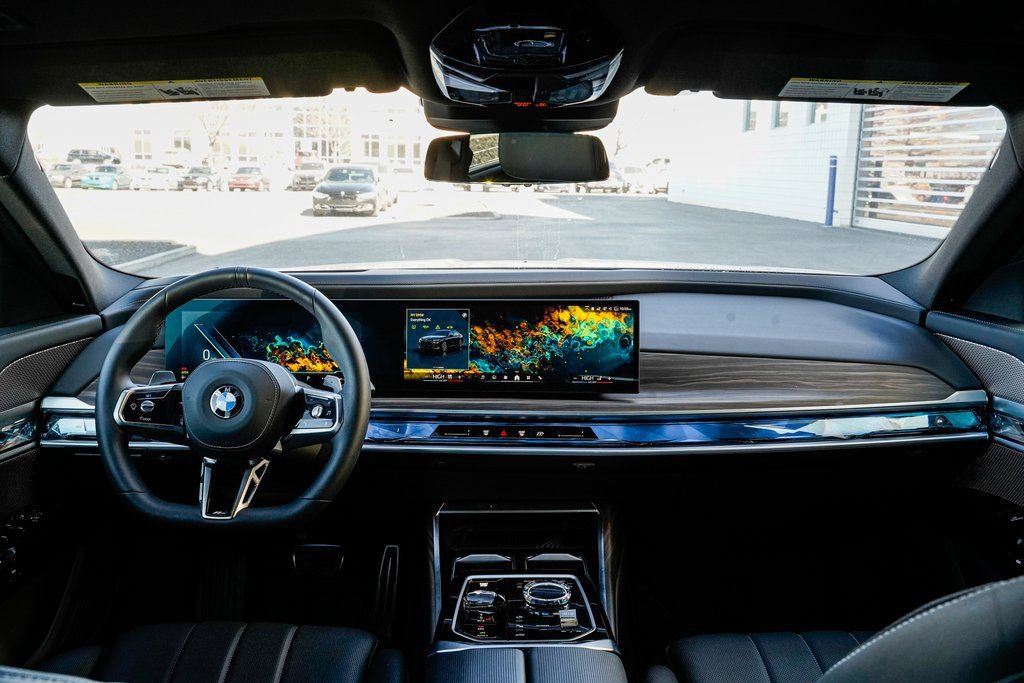 Used 2025 BMW 760i xDrive w/ Executive Package AWD/4WD image 12