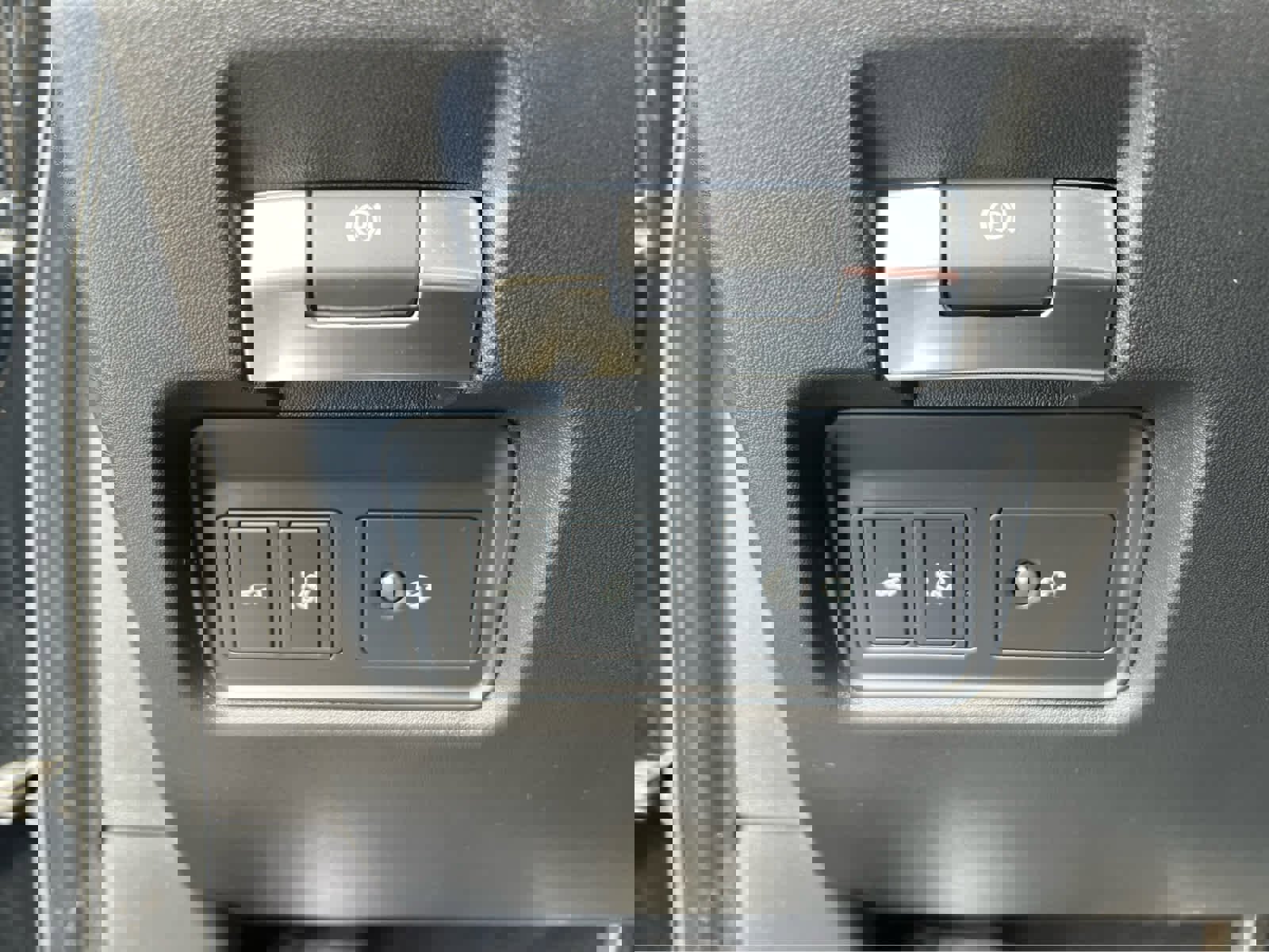 Used 2019 Jaguar E-PACE R-Dynamic SE image 31