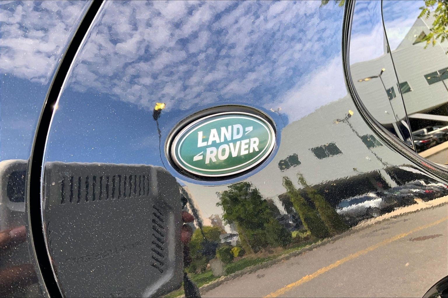 Certified 2025 Land Rover Discovery Dynamic SE AWD/4WD image 31