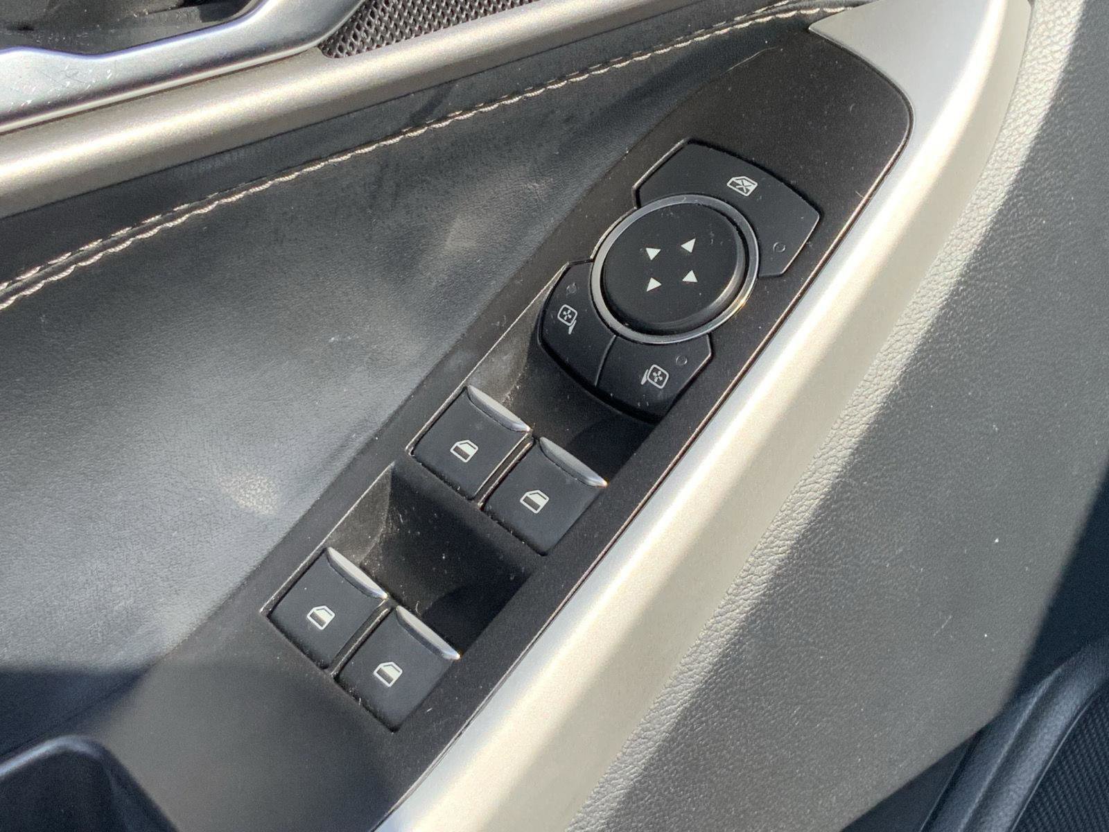 Used 2022 Ford Explorer XLT w/ Equipment Group 202A image 25