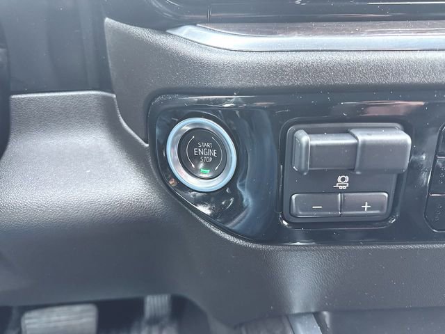 Used 2025 Chevrolet Silverado 1500 LTZ image 17