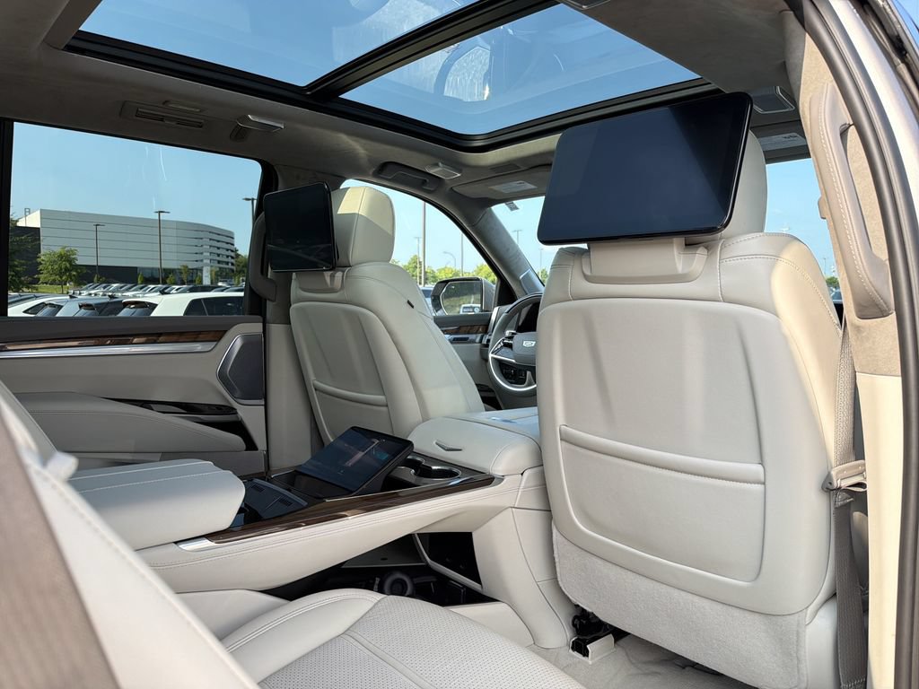 Used 2025 Cadillac Escalade Sport Platinum AWD/4WD image 17