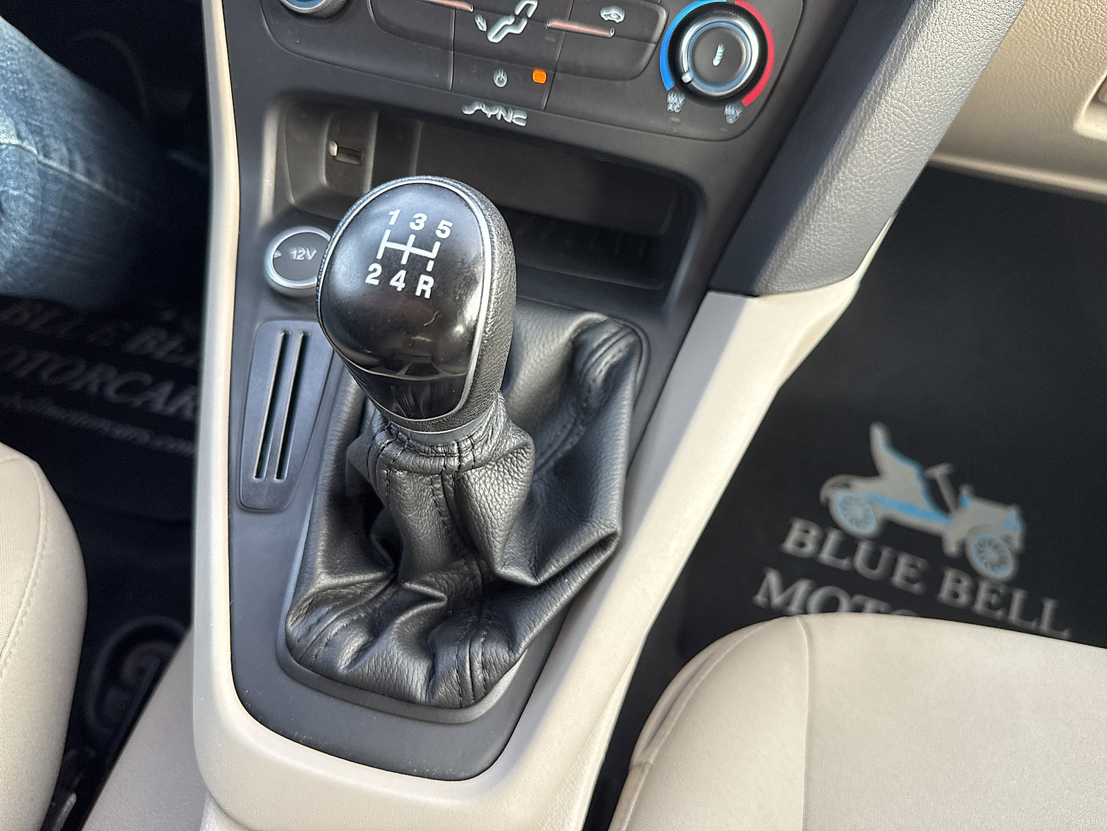 Used 2016 Ford Focus SE w/ SE Power Seat Package FWD image 42