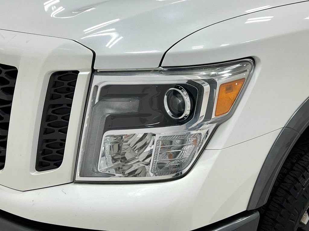 Used 2017 Nissan Titan PRO-4X AWD/4WD image 35