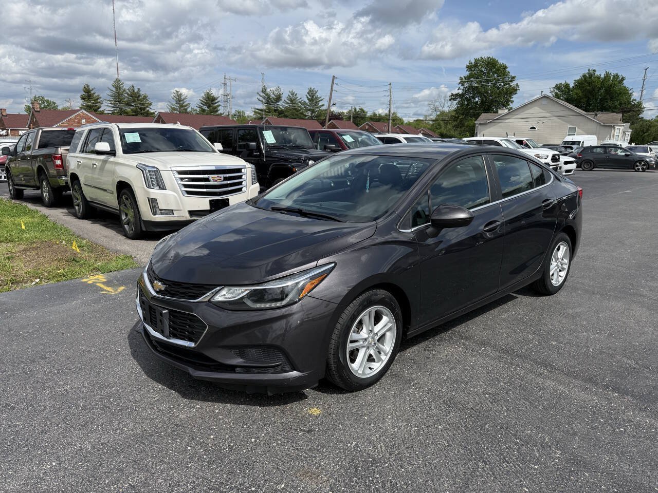 Used 2017 Chevrolet Cruze LT FWD image 3