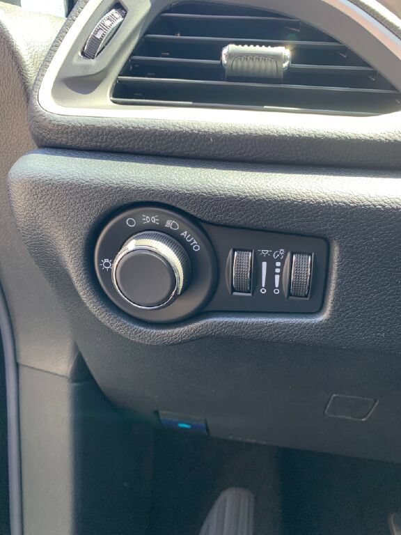 New 2027 Chrysler Pacifica Limited AWD/4WD image 13