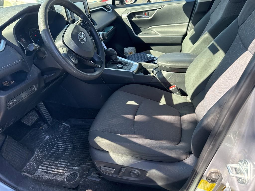 Used 2019 Toyota RAV4 XLE w/ Convenience Package image 2
