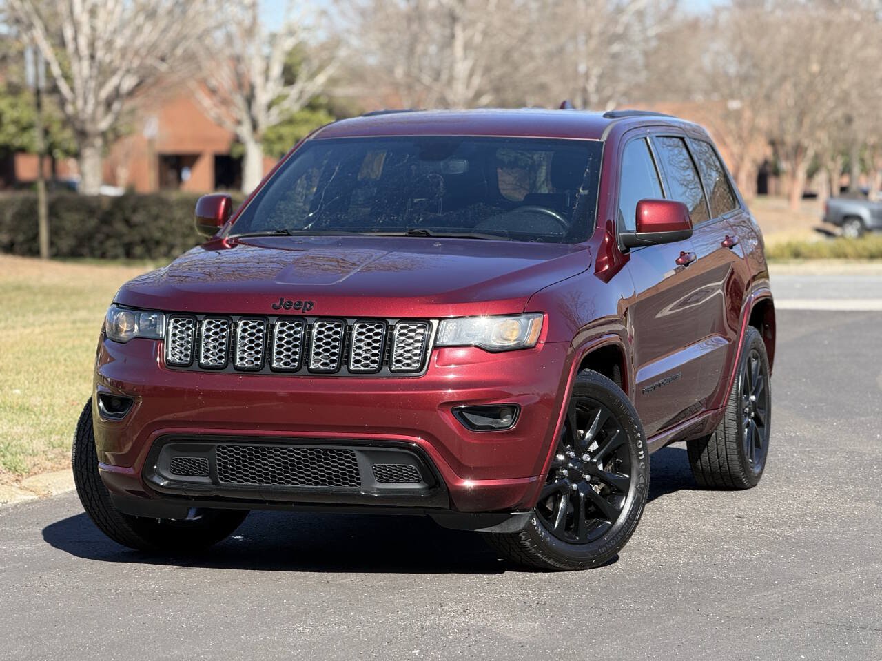 Used 2019 Jeep Grand Cherokee Altitude RWD image 1