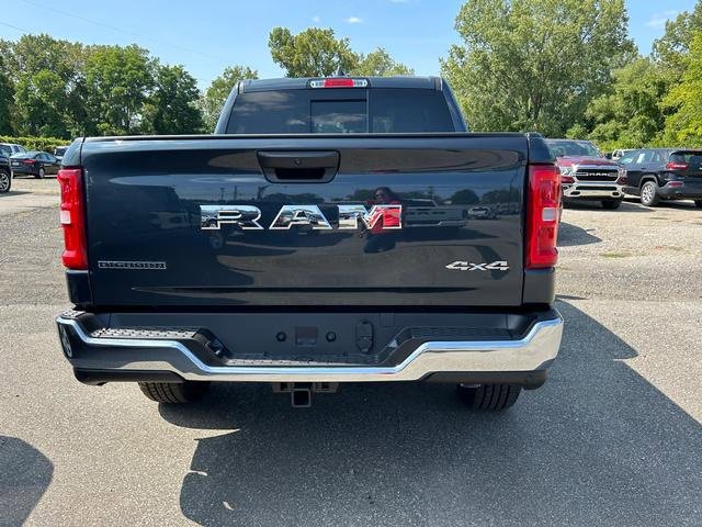 New 2025 RAM 1500 4x4 Crew Cab image 4