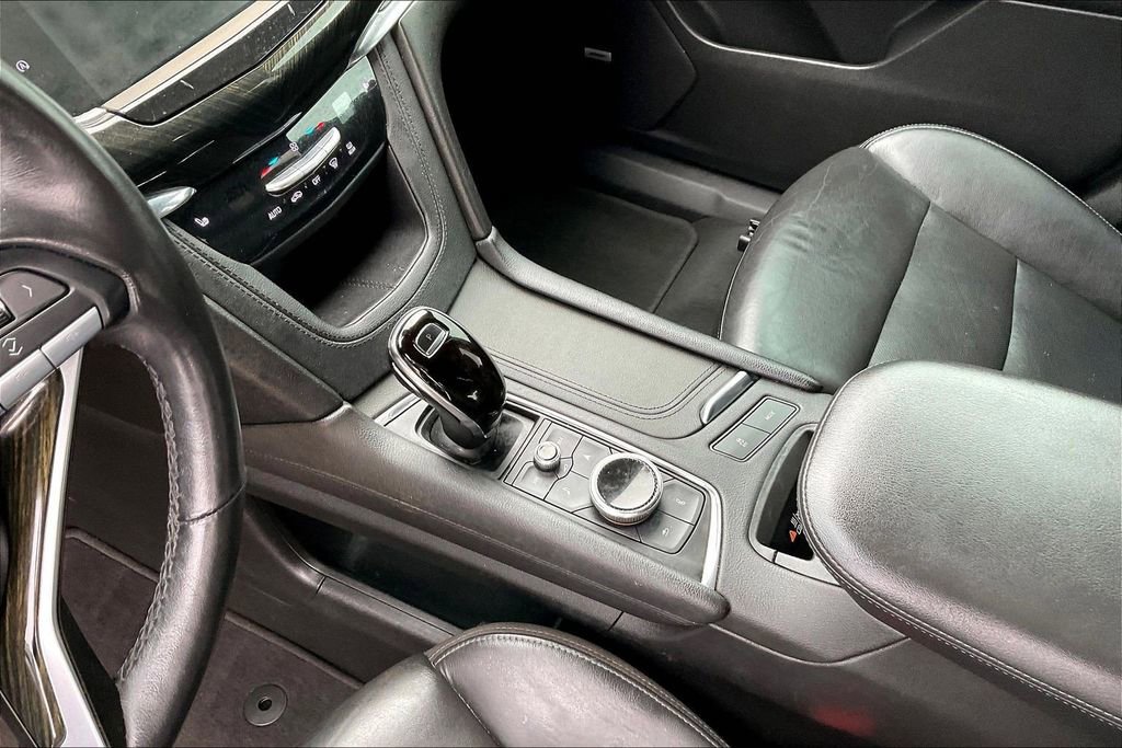 Used 2020 Cadillac XT6 Premium Luxury image 15