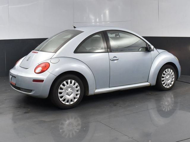 Used 2010 Volkswagen Beetle Coupe FWD image 3
