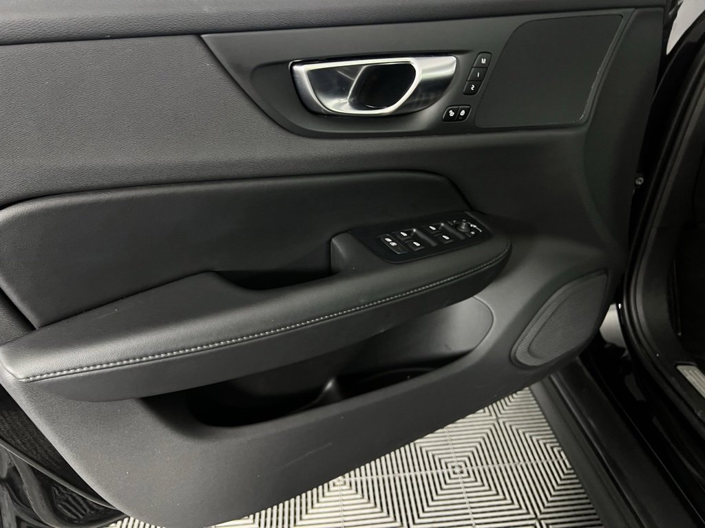 Used 2025 Volvo V60 B5 Cross Country Plus image 26