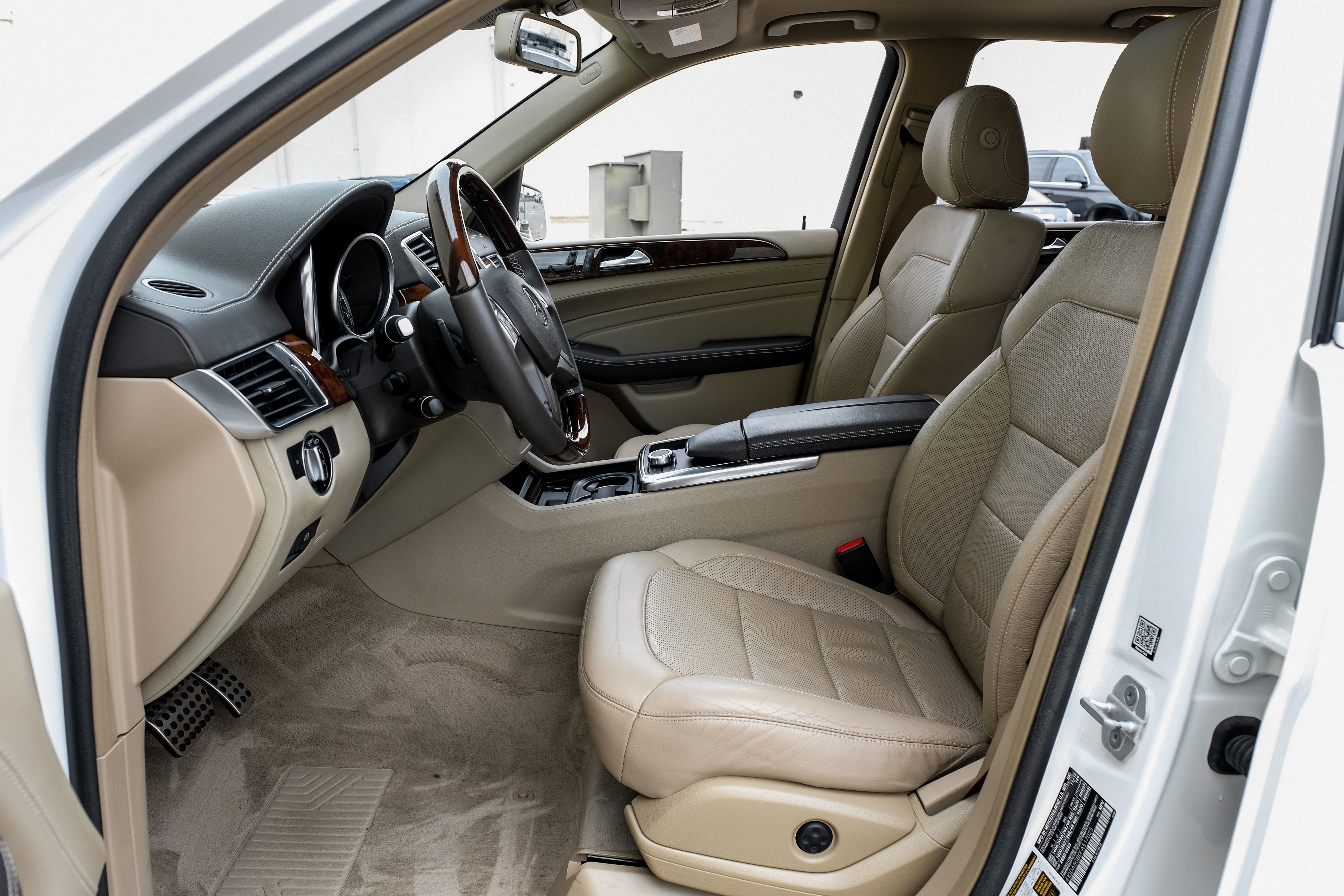 Used 2015 Mercedes-Benz ML 400 4MATIC image 3