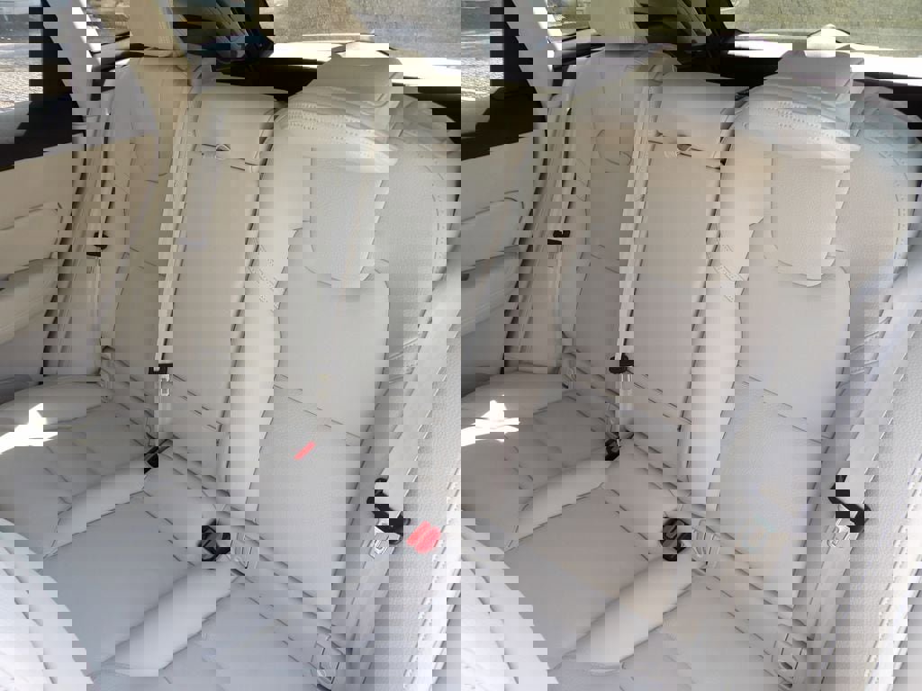 Certified 2025 Volvo XC60 B5 Plus w/ Protection Package Premier image 24