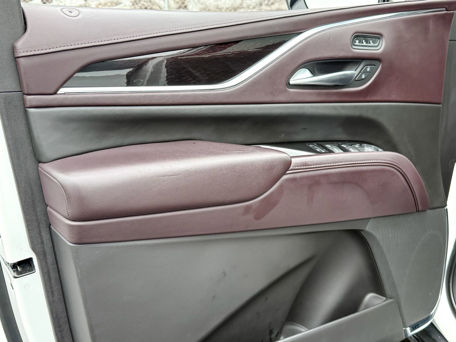 Used 2022 Cadillac Escalade Sport Platinum w/ LPO, ONYX Package image 15