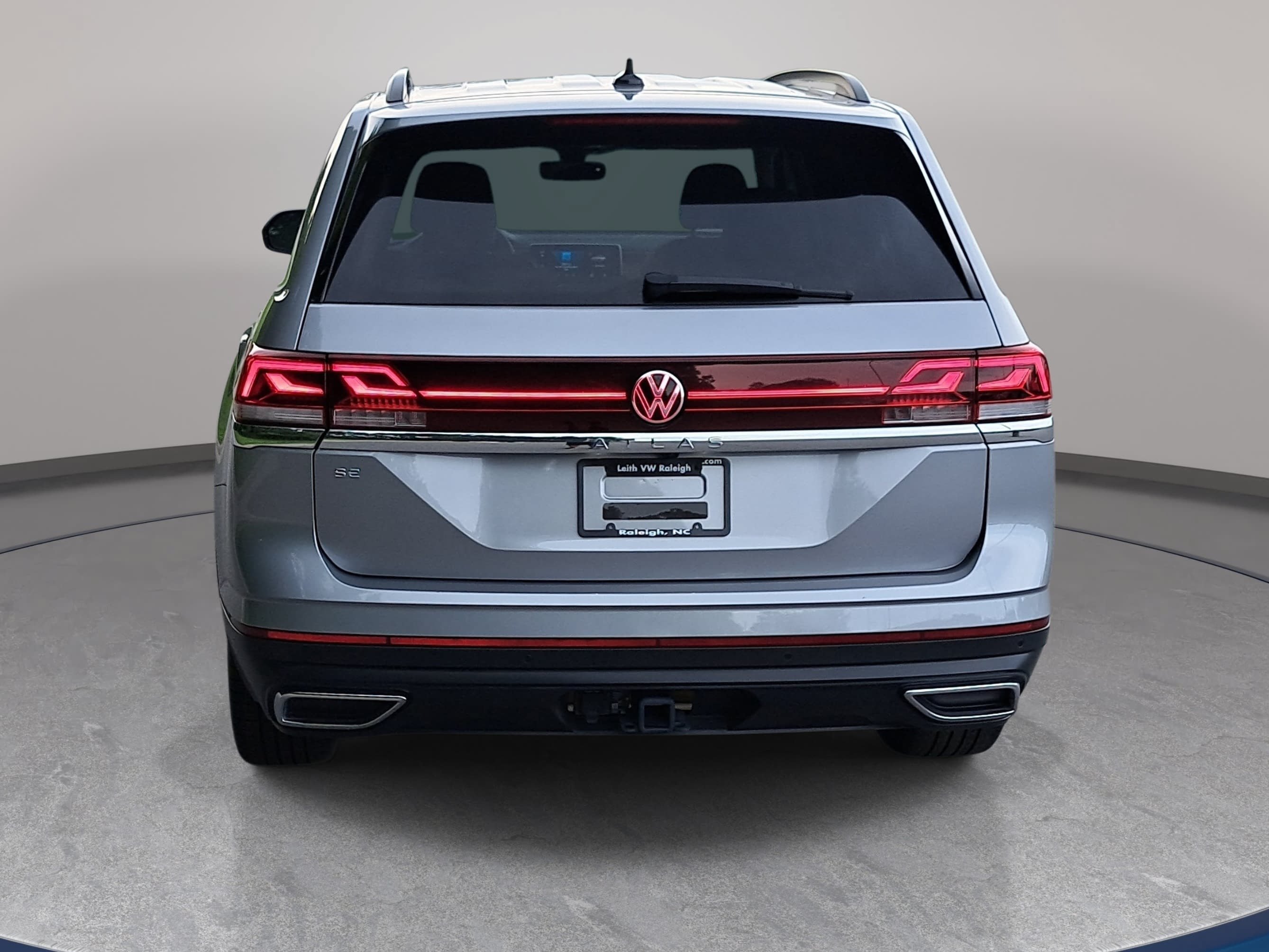 Certified 2026 Volkswagen Atlas SE w/ Black Wheel Package FWD image 6